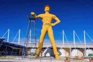 things to do in Tulsa for free golden driller statue